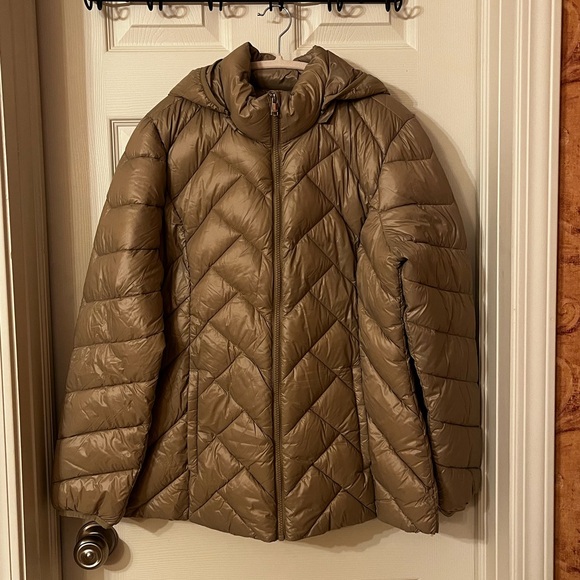 Women’s Like New London Fog Tan Puffer Coat - Picture 1 of 5